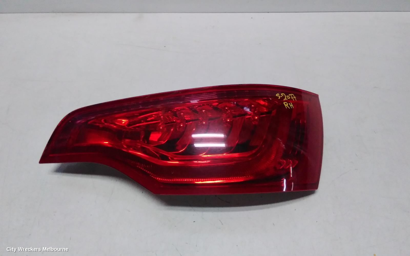 AUDI Q7 RIGHT TAILLIGHT, 4L, IN TAILGATE, 10/2009 - 08/2015