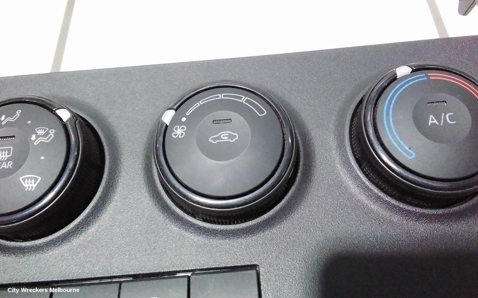 TOYOTA HIACE HEATER/AC CONTROLS, DUAL ZONE TYPE, 300 SERIES, 04/2019 ONWARDS