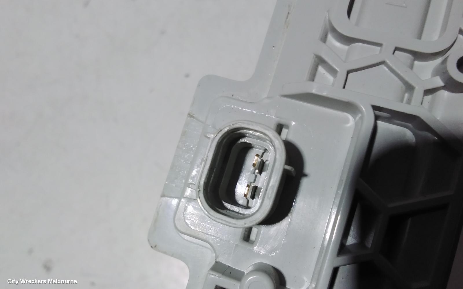 MITSUBISHI TRITON HIGH LEVEL STOPLIGHT, MQ-MR, 03/2015 - 10/2023