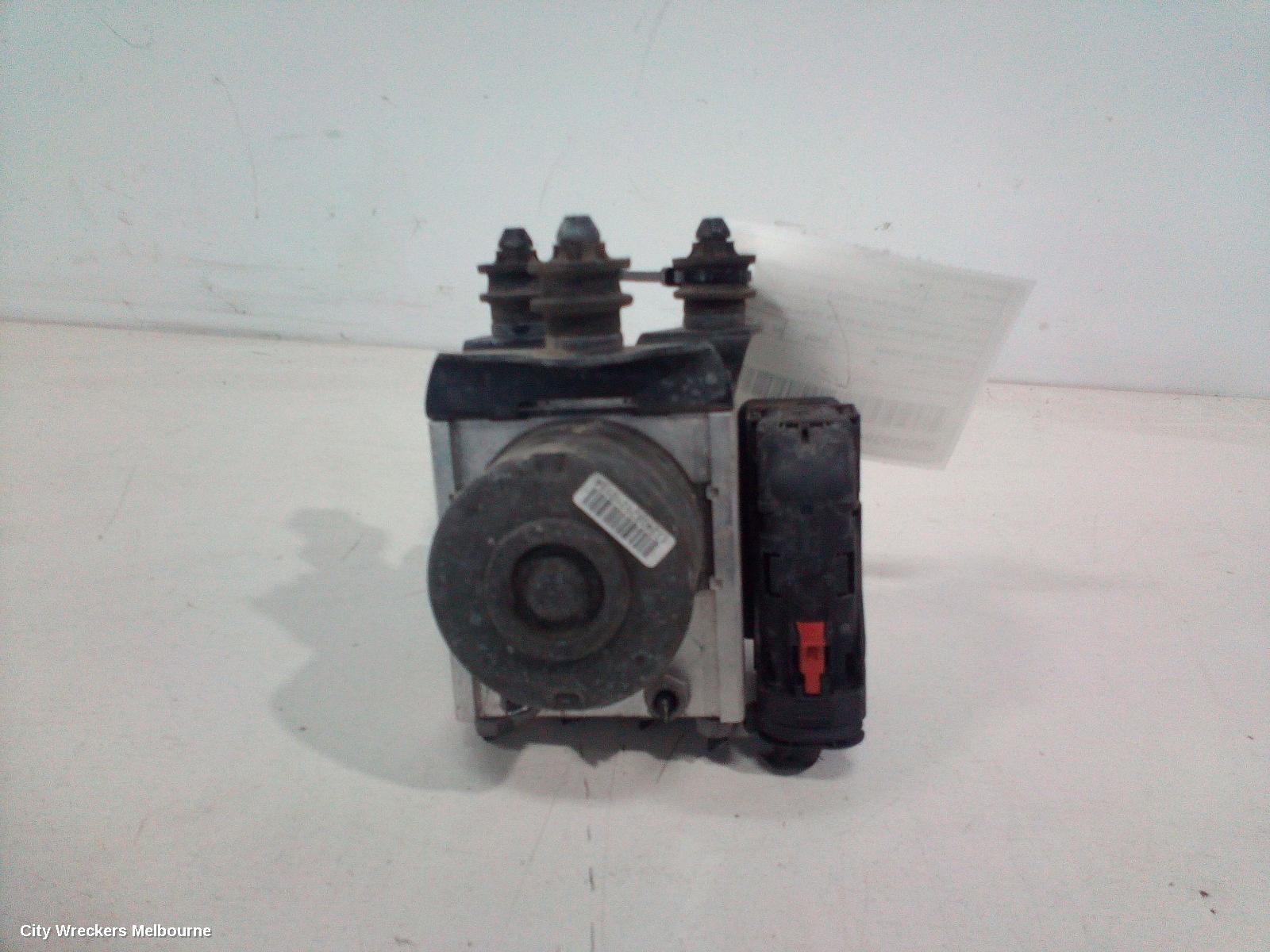 VOLKSWAGEN GOLF ABS PUMP/MODULATOR, GEN 5, ON MOTOR P/N 1K0614517N, 07/2004 - 02/2009